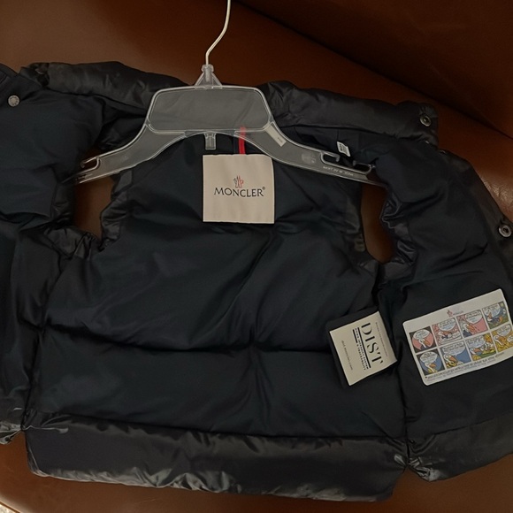 Moncler Navy Vest.  Fits from 1 yr to 5 yr old toddler.  Perfect new condition - Picture 3 of 8
